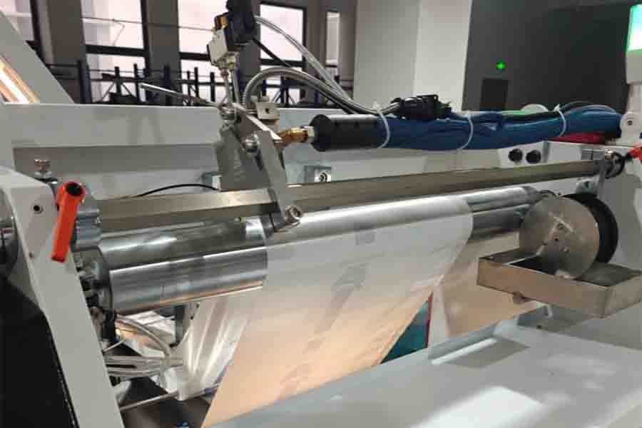 Máquina automática de alta velocidad para la fabricación de bolsas de papel con fondo en V